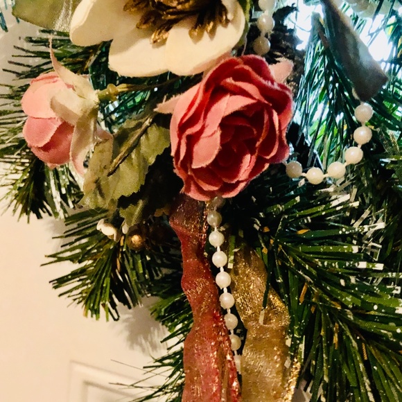 🎄SALE Pine Swag Wall Wreath, pinecones, pearl ribbon ornaments silk floral - Picture 5 of 10